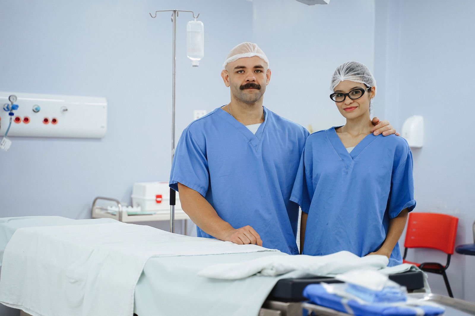 Dra. Yasmin e Dr. Marcos Aurélio no hospital